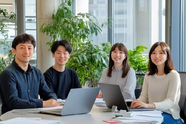 池袋駅徒歩3分！定時7時間、定着率も高く、幅広い世代のスタッフ活躍中の総合型事務所！