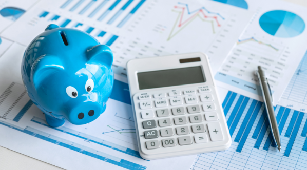 社労士の給与事情から、給与アップを目指すために必要なスキルや資格、副業活用法を詳しく解説。安定収入を得るための具体的な戦略を紹介します。