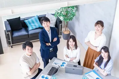 《TOMA社会保険労務士法人》在宅可／フレックス／福利厚生充実／総合コンサルティングファームでの人事労務コンサルタント